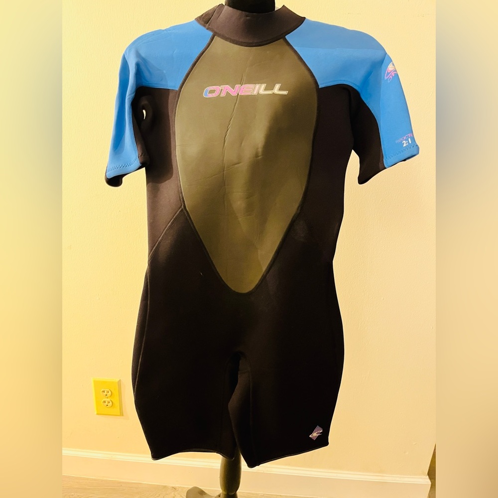 O’Neill 2mm shorts and short sleeve wetsuit for women. Blue/black. Worn twice.